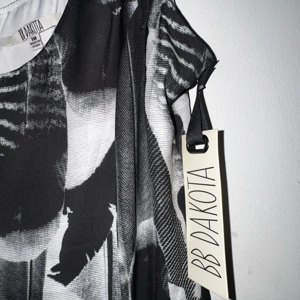 BB Dakota Black and White Feather-Print Lose Dress